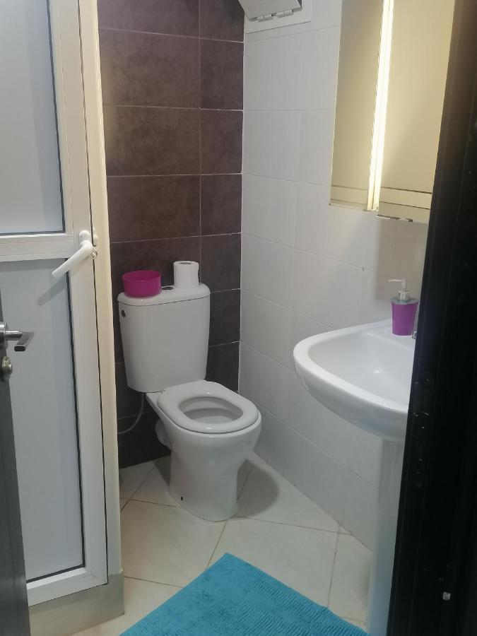 Seaside Poolside Apartment Асила Екстериор снимка